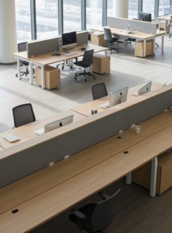 Schreibtische verwandeln die Büroatmosphäre