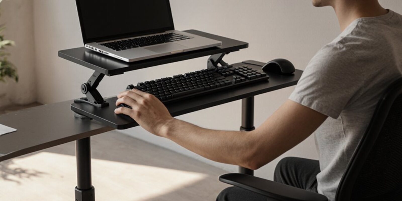 ergonomische Laptop-Arbeitsplatz-Einrichtung