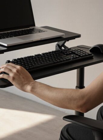ergonomische Laptop-Arbeitsplatz-Einrichtung